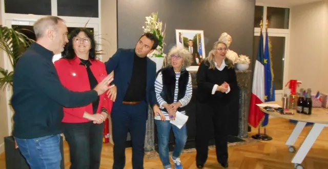 photo  un pot d’accueil a été offert à la mairie.  &copy;  co 