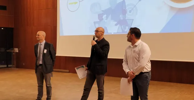 photo  de gauche à droite : franck poquin, maire de la commune, yann lhumeau, délégué aux entreprises, et dominique viejo, délégué au numérique, ont accueilli près d’une cinquantaine d’entrepreneurs à l’espace galilée à saint-jean-de-linières.  &copy;  co 