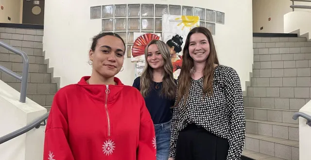 photo  noëline dinal-mencel, manon magré et tiphaine retho (de gauche à droite) ont créé de a à z un projet théâtral qui doit se dérouler avec des mineurs du centre éducatif fermé de la jubaudière (beaupréau-en-mauges) près de cholet (maine-et-loire).  &copy;  ouest-france 