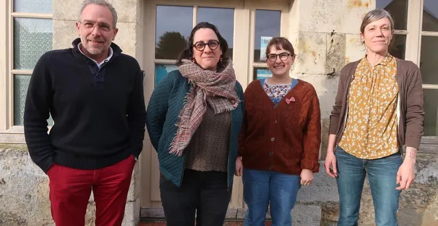 photo  baugé, le 27 janvier 2026. jean-charles nogues, assistant de soins en gérontologie, laure nerdeux, infirmière coordinatrice, fanny leboucher et vanessa bouteiller, psychologues, forment l’équipe de la plateforme accord’âges (manque michelle harrault).  &copy;  co - agathe le nueff 
