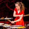 photo la percussionniste, adélaïde ferrière, qui se produit dans toute la france, donnera un concert gratuit et exceptionnel ce samedi 7 février 2026, salle coppélia à la flèche (sarthe).