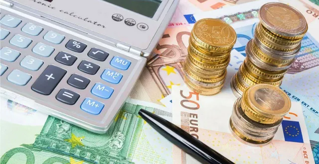 photo  pascal crossouard a vigoureusement dénoncé le non-paiement par la commune de challain-la-potherie (maine-et-loire) d’une somme de 73 853 €. photo d’illustration.  &copy;  alexandro900 - fotolia 