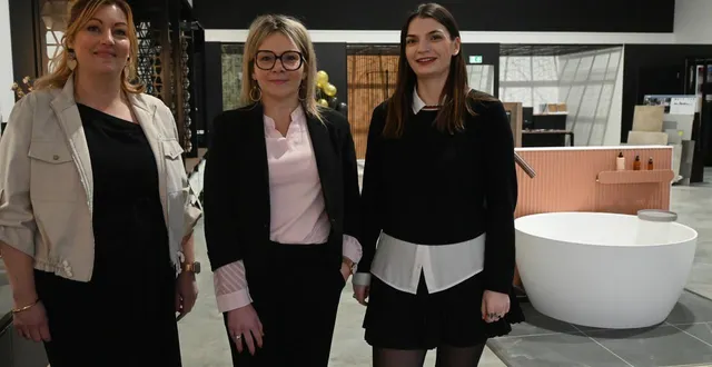 photo  aurore levilain, delphine vandon et laure suvigny viennent d’ouvrir, avec morgann blavette (absent de la photo), qls, dans la zone expansia à falaise.  &copy;  ouest-france 