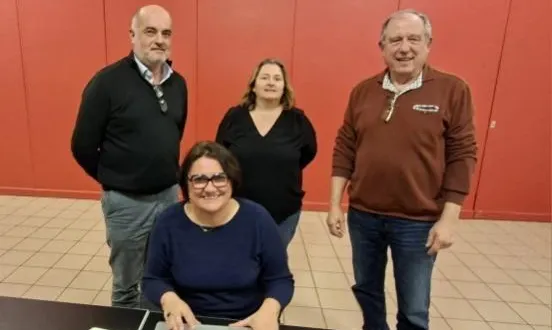 photo  nadia haye (au 1er plan), en compagnie de fabrice frère, cécile charneau et claude jacquemin, trois de ses colistiers.   &copy;  co 