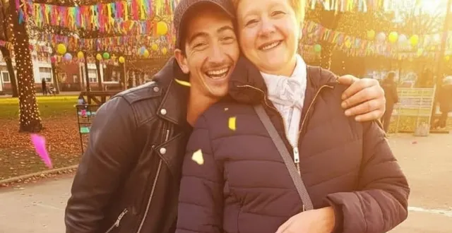 photo  michaël et sa maman, évelyne, qui nous a remis cette photo. le signe d’un lien familial qui ne s’était pas complètement rompu malgré les errances.  &copy;  document remis 