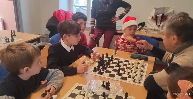 photo  des élèves attentifs pendant une partie.  &copy;  médiathèque 