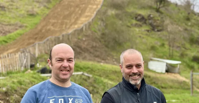 photo  eric légeron (à droite) et mickaël morin, à la tête du moto club thouarsais.  &copy;  archives co - léo candas 