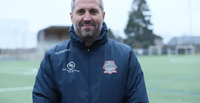photo  avec toute son équipe, david lottin, président du fc flers prépare activement la réception du fc nantes  &copy;  serge ruer 
