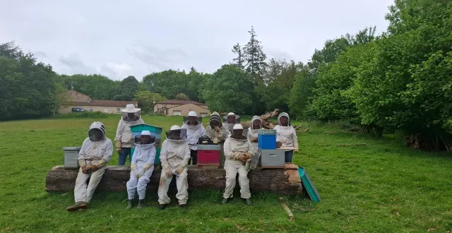 photo  les membres de la miellerie associative cerizéenne seront mobilisés ce samedi, dans l’optique de la lutte contre le frelon asiatique.  &copy;  co 