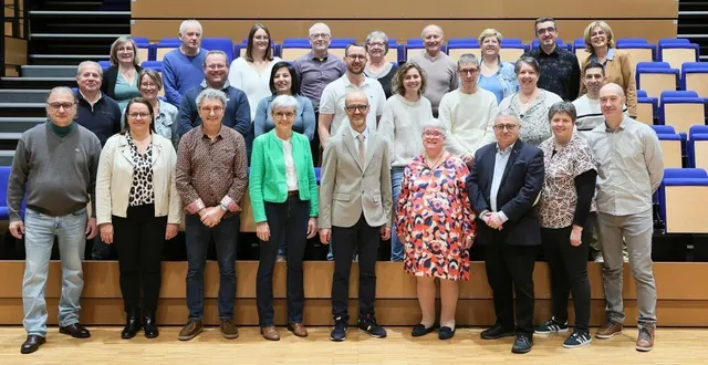 photo  la liste « unis pour cerizay », menée par johnny brosseau, au grand complet.  &copy;  « unis pour cerizay » 