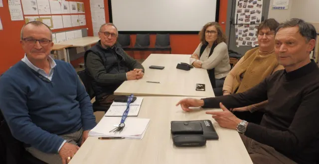 photo  les membres du sic, exaspérés par la position du maire de challain-la-potherie anaël robert, s’en remettent à la préfecture, en vain.  &copy;  co 
