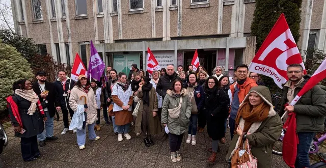 photo  ce jeudi 29 janvier, grévistes et représentants syndicaux ont exposé les raisons de leur colère à la direction du chu.  &copy;  dr 