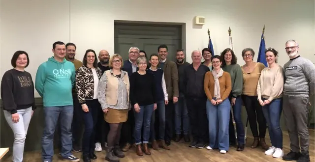 photo  la liste « nos territoires, une aventure commune ». raphaël delahaye et pascal bibard sont absents sur la photo.  &copy;  document remis – « nos territoires, une aventure commune ». 