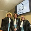 photo  la présidente du tribunal de saumur, avec la procureure de saumur et la nouvelle directrice des greffes du tribunal. 