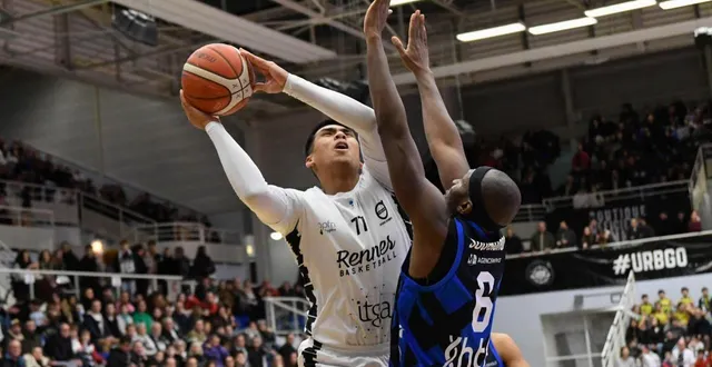photo  23/01/2026, basket-ball, n1m, union rennes basket - fougères, urb à gauche johan randriamananjara face à cheick soumaoro (fougères)  &copy;  jocelyne régent 