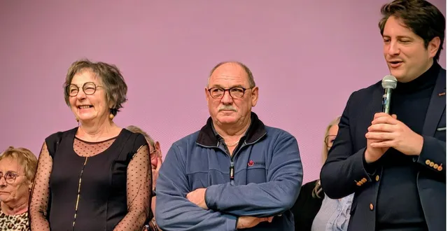 photo  les élus et invités lors de la cérémonie des vœux.  &copy;  ouest-france 