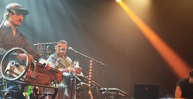 photo  poolidor a séduit le public tant par le rythme, l’ingéniosité de la vièle, le mélange culturel, la proposition musicale.  &copy;  le maine libre 