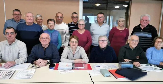 photo  de 12 membres, le bureau est passé à 16, dans l’objectif d’une meilleure répartition des tâches.  &copy;  le maine libre 