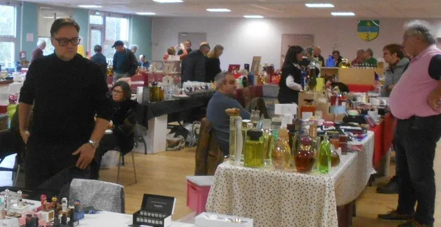 photo  dans la salle, 21 exposants avaient répondu à l’invitation.  &copy;  ouest-france 