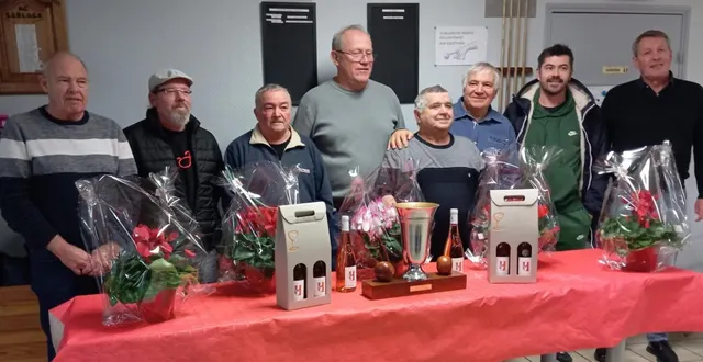 photo  c’est à l’issue d’une finale très disputée que le duo guy raymond neau, sociétaire de la société la gaieté à montreuil-juigné, et son invité, gildas mangeard, ont remporté la finale du challenge un sociétaire un invité du constellium (12 à 9) contre le duo philippe moreau et son invité jean-pierre guillerm. trente-deux équipes ont participé à ce concours existant depuis trente-six ans et ayant débuté le 15 décembre. le prochain concours de la société, le municipal, débutera, lui, le 16 février. un concours de belote est programmée le 14 mars et en avril se déroulera le traditionnel concours de billard de la société la gaieté qui tiendra son assemblée générale ce dimanche 1er février, à 10 heures dans ses locaux.  &copy;  co 