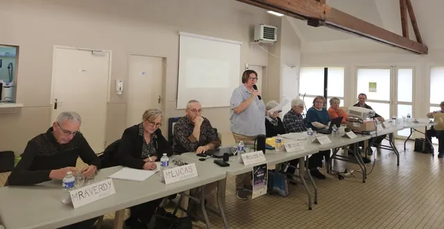 photo  michelle bedouet (debout) a présidé l’assemblée.  &copy;  co 