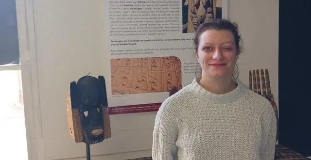 photo  oriane chauchet, médiatrice au cpfi, présente une exposition sur les dogons.  &copy;  ouest-france 