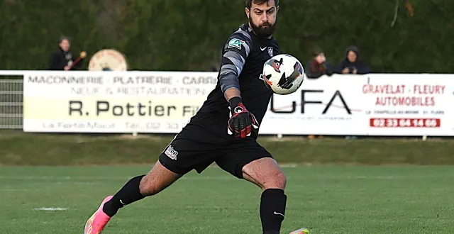 photo  corentin lelièvre, gardien de but de la ferté/bagnoles.  &copy;  ouest-france 