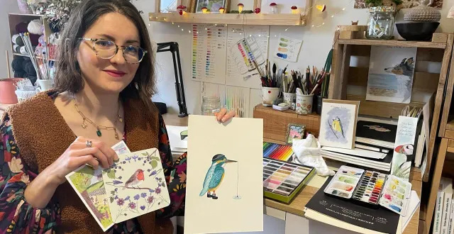 photo  marine pellentz est peintre à plein temps depuis janvier 2026 à thorée-les-pins, après un début de carrière dans l’aide aux entreprises.  &copy;  le maine libre – louis gohin 