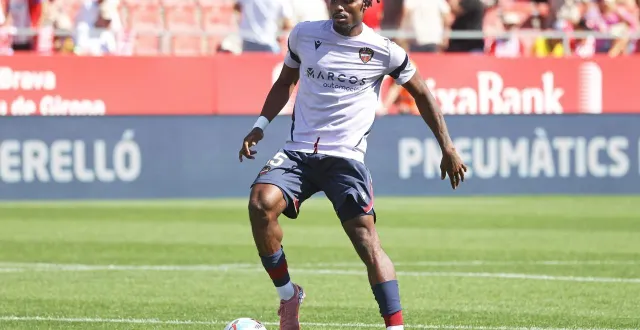 photo  goduine koyalipou sous le maillot de levante.  &copy;  nurphoto via afp 