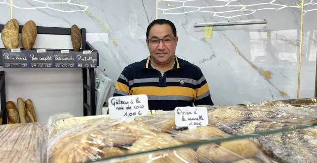 photo  si, pour lui, il s’agit d’une première expérience dans l’entrepreneuriat et plus spécifiquement la boulangerie, ali magherbi, 47 ans, n’est pas tout à fait étranger à ce monde, de par son entourage familial.  &copy;  ouest-france 
