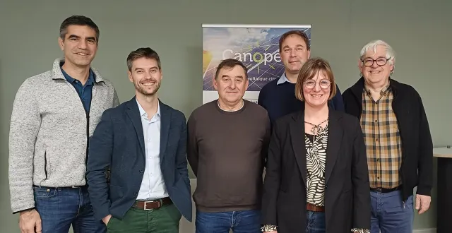 photo  de gauche à droite : samuel faure (énergie partagée investissement), victor brangeon (groupe brangeon), françois girard (atout vent conseil), dany couilleau, anne-sophie barbeau et dominique sourice (solarchambault).  &copy;  groupe brangeon 