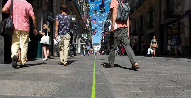 photo  la ligne verte du voyage à nantes guide les visiteurs à travers toute la ville.  &copy;  remy chanteloup / archives ouest-france 
