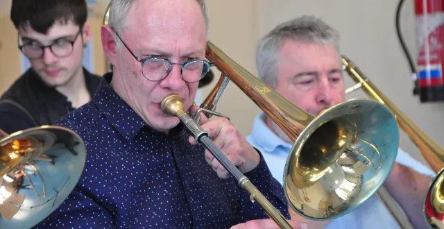 photo  gilles tricot, qui enseignait le trombone à l’école municipale de musique de la flèche, est à l’origine de ce projet de master class avec jacques mauger.  &copy;  archives le maine libre 