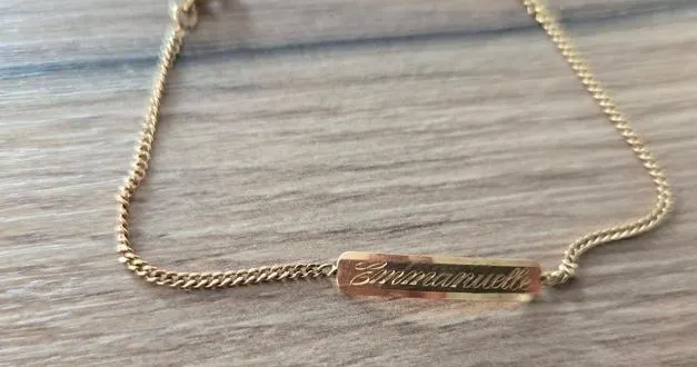 photo  la gourmette a été soigneusement conservée toutes ces années dans une petite boîte.  &copy;  anthony veillé 