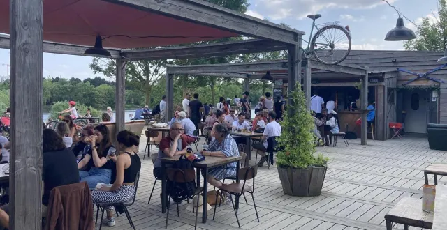photo  la guinguette du héron carré située sur les bords de la maine, à angers, a été ouverte pour la première fois en 2015. une nouvelle équipe prend la suite pour la saison 2026.  &copy;  archives ouest-france 