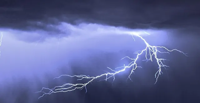 photo  la foudre a frappé le château d’eau situé sur l’île d’yeu, ce vendredi 30 janvier. un incendie s’est déclaré sur une maison voisine (photo d’illustration).  &copy;  guillaume saligot, ouest-france 