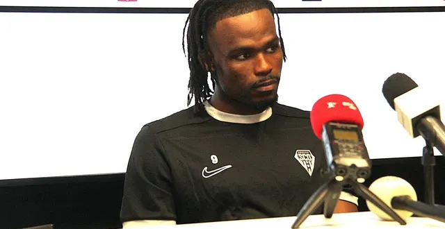 photo  goduine koyalipou en conférence de presse.  &copy;  ouest france 