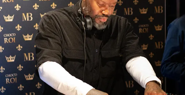 photo  angers, jeudi 29 janvier. l’ancien footballeur professionnel djibril cissé était aux platines de la soirée d’inauguration d’une boulangerie maison bécam.  &copy;  photo remise 