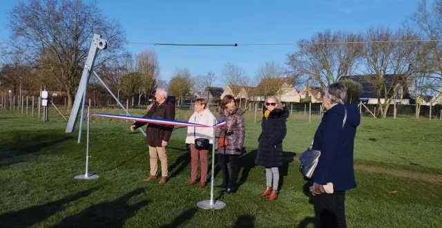 photo  la commune de sargé-lès-le-mans (sarthe) a installé une tyrolienne dans le parc yves-rouy. un projet mené par les membres du conseil municipal des jeunes.  &copy;  services techniques sargé-lès le mans 