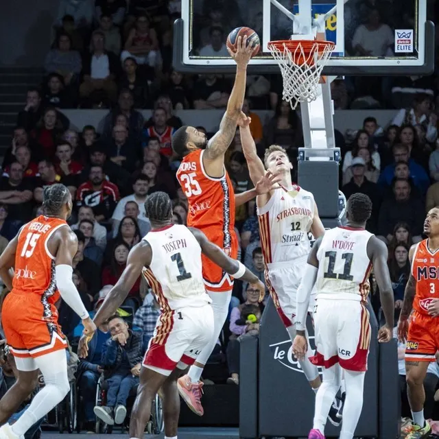 photo au match aller entre le mans et strasbourg, le msb avait traîné comme un boulet une maladresse contagieuse et un premier acte défensivement compliqué.  ©  dominique breugnot/ouest-france