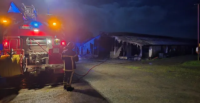 photo  gesté (beaupréau-en-mauges), vendredi 30 janvier. les bâtiments de la chèvrerie ont été détruits par les flammes.  &copy;  co 