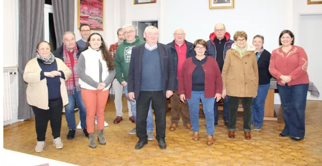 photo  lors de la remise des sommes collectées par les différentes associations mobilisées pour le téléthon 2025, aux représentants départementaux.  &copy;  ouest-france 