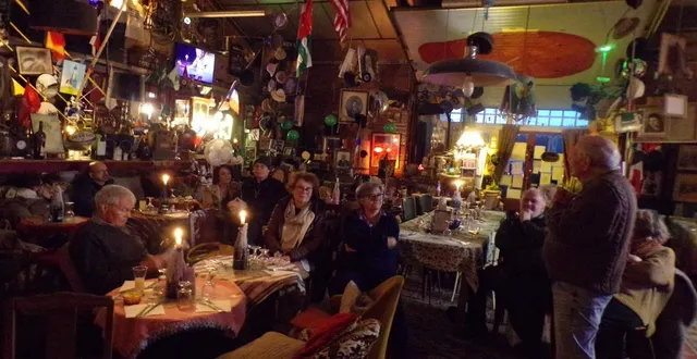 photo  le premier café philosophique au bistro broc café a été une réussite.  &copy;  le maine libre 