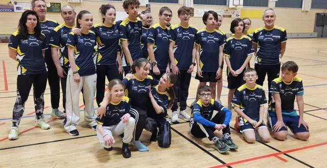 photo  les athlètes lucéens ont reçu leur nouveau maillot.  &copy;  le maine libre 