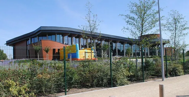 photo  piscine pharéo à beaufort.  &copy;  ville de beaufort-en-anjou 