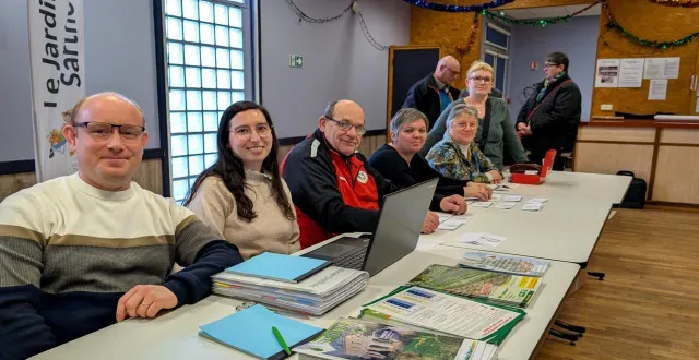 photo  le bureau du jardinier sarthois accueillait, samedi, les adhérents. il a été inchangé, à l’occasion de son assemblée générale.  &copy;  ouest-france 
