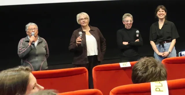photo  les joueuses josette andré, elisabeth bougeard, isabelle le boulch et morgane lincy fercot la réalisatrice du film « championnes ! »  &copy;  ouest-france 