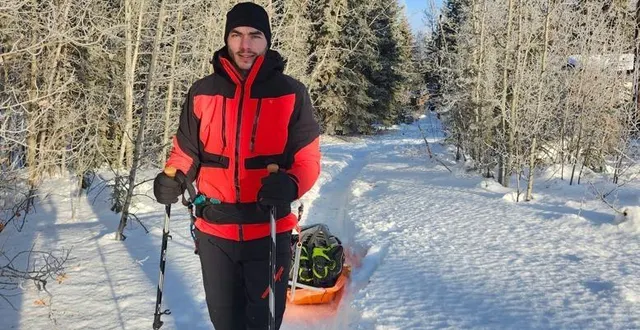 photo  maxime bachelot se prépare à prendre le départ de la yukon arctic ultra, au nord-ouest du canada.  &copy;  maxime bachelot 