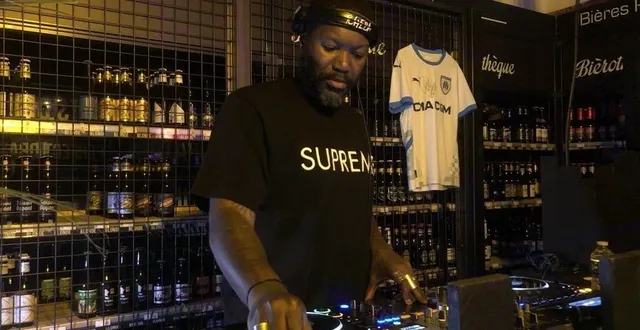 photo  djibril cissé, ici lors de l’inauguration d’un commerce en normandie. photo d’illustration.  &copy;  ouest-france 