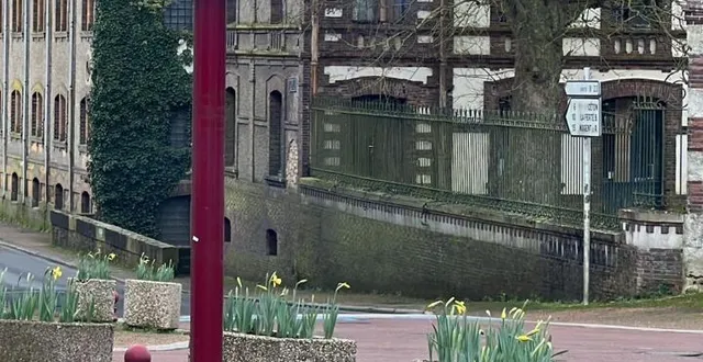 photo  les messages d’amour et de tendresse s’affichent sur le panneau lumineux.  &copy;  @val-au-perche 